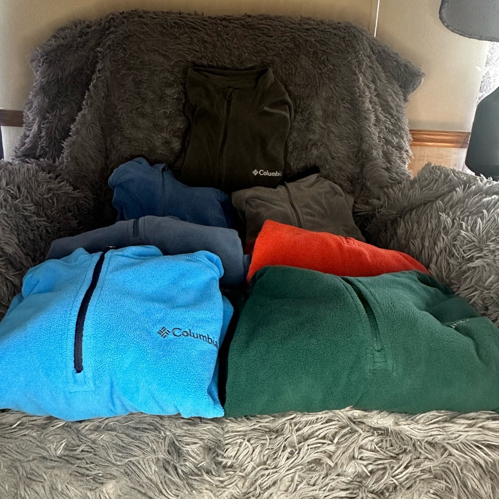 Columbia - Light Fleece pull over 1/4 zip.